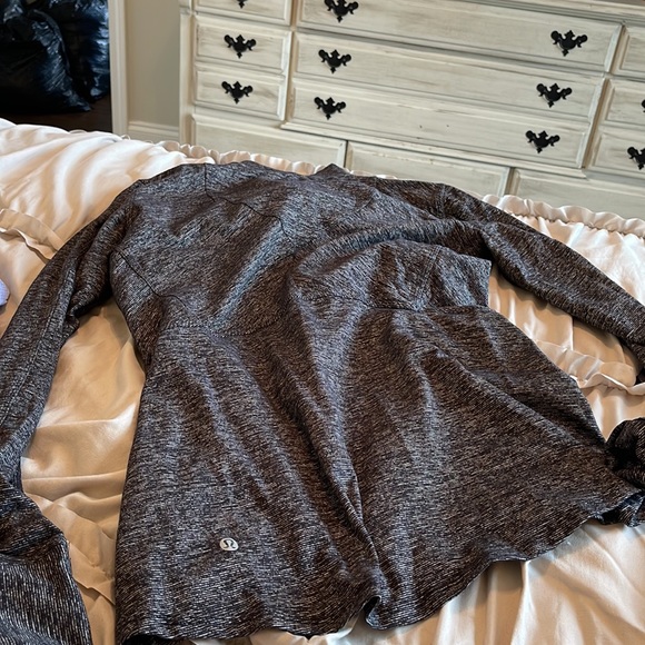 Lulu lemon zip up jacket - Picture 3 of 3